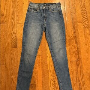 Women's Gap True Skinny Jeans Medium Wash